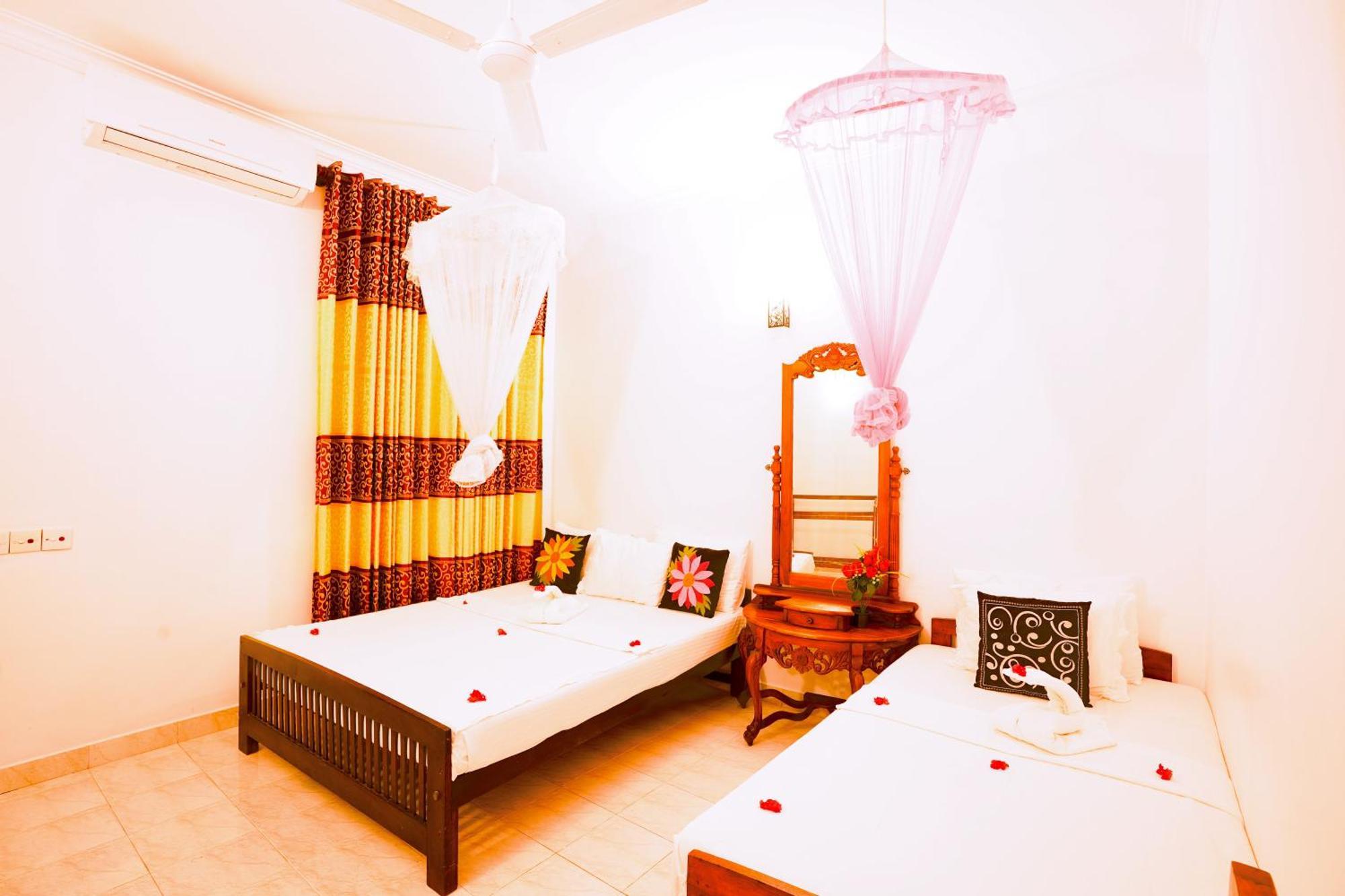 Frangipani Motel Galle Exterior foto