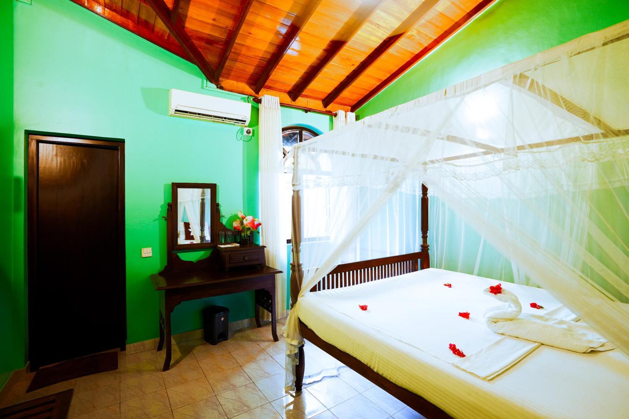 Frangipani Motel Galle Exterior foto
