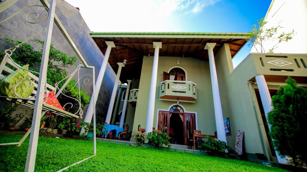 Frangipani Motel Galle Exterior foto